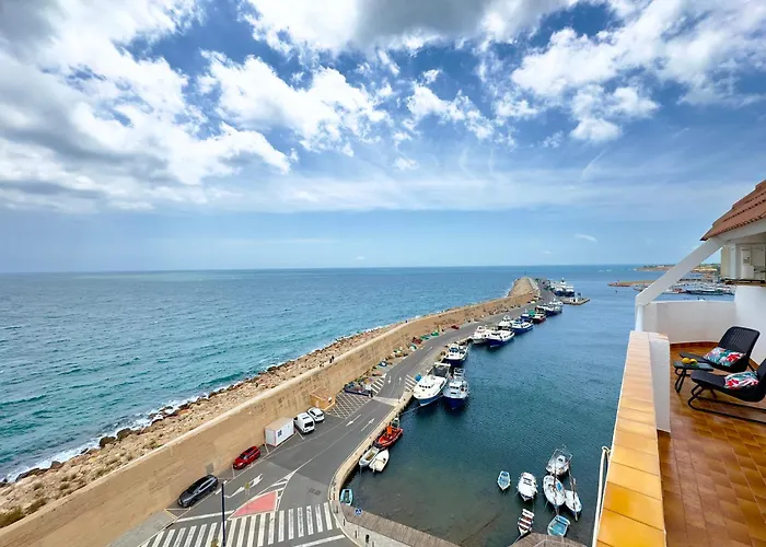 Charming Sea Front 3 Bedroom Apartment - Incredible Views!